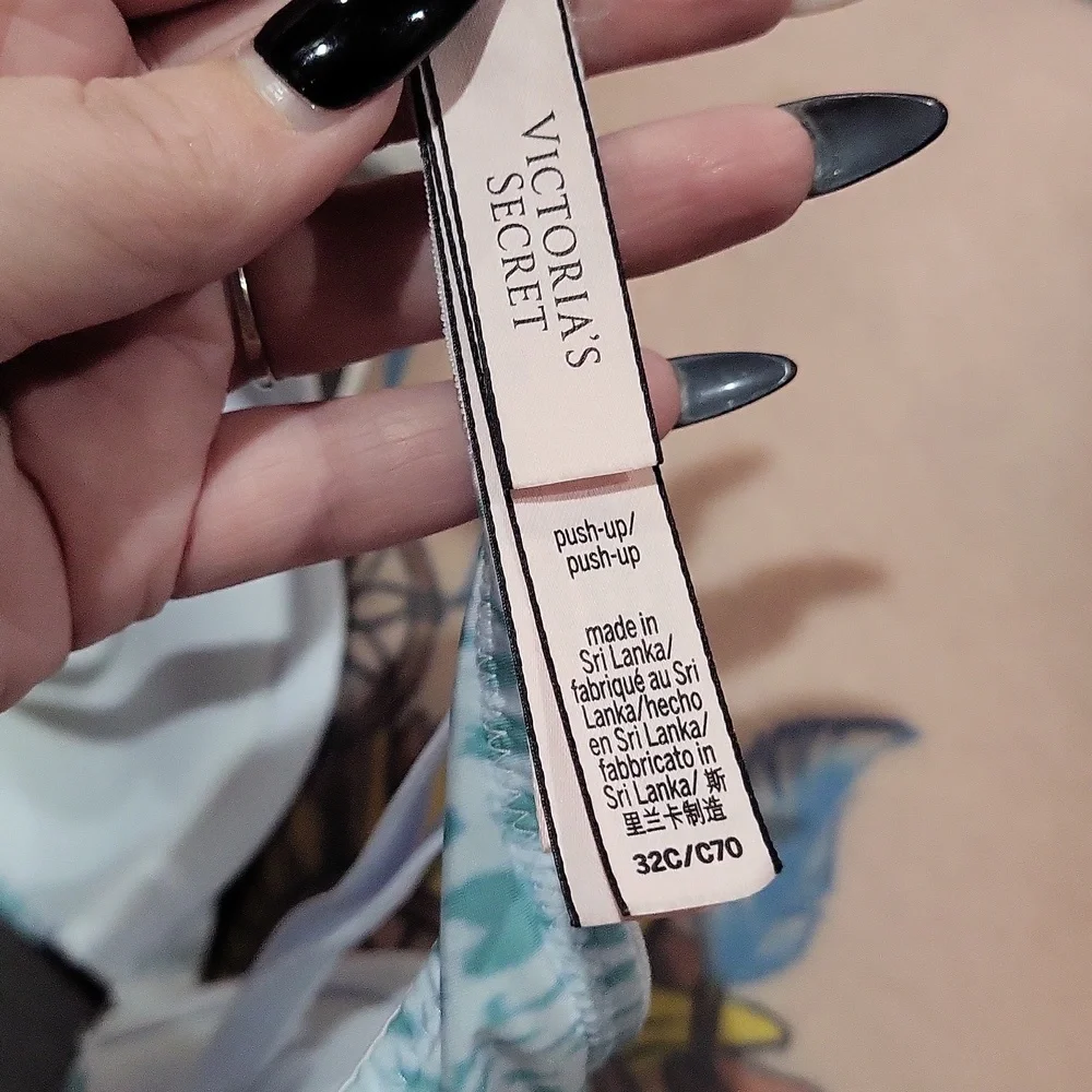 Victoria's Secret Bra - Picture 4 of 5